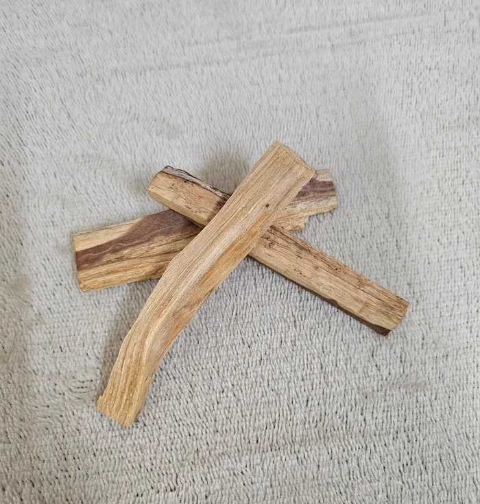Palo Santo photo 2